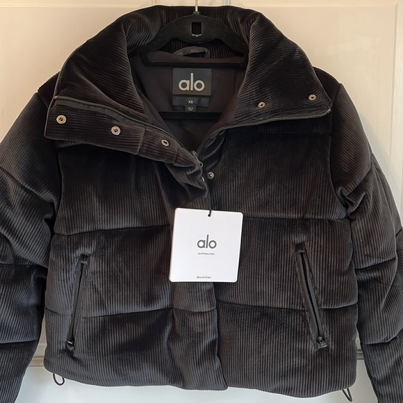 Alo Yoga Ribbed Velour Gold Rush Puffer - Picture 7 of 10